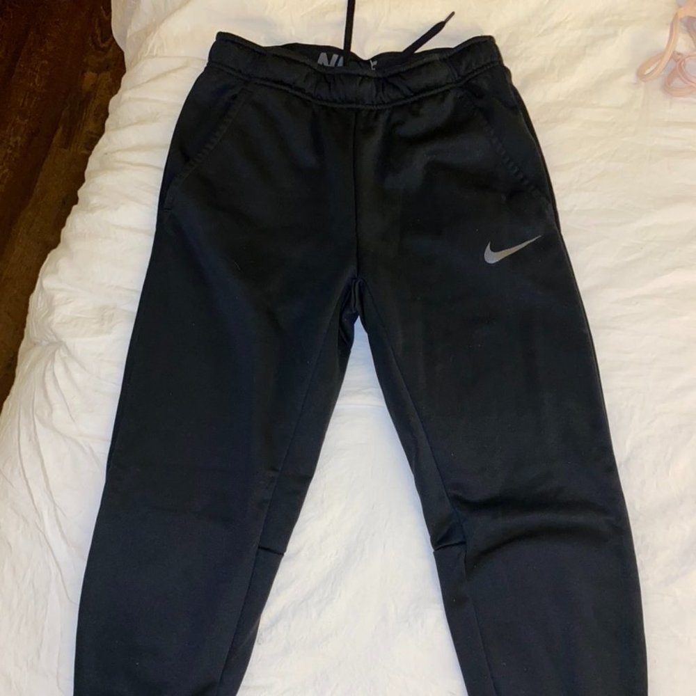 Nike Joggers - Picture 2 of 5